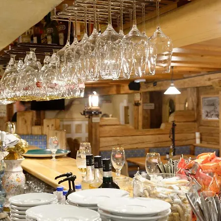 Ξενοδοχείο με διαμερίσματα 3 Etoiles -restaurant Le Pilatus 3*