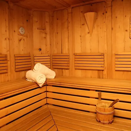 Ξενοδοχείο με διαμερίσματα 3 Etoiles -restaurant Le Pilatus