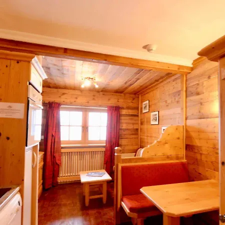 Ξενοδοχείο με διαμερίσματα 3 Etoiles -restaurant Le Pilatus 3*